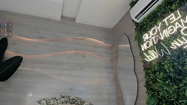 Snapshot of Alma_Leon chatting on September 29, 2025, 11:37 am Alma Leon online show from September 29, 2025, 11:37 am