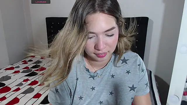 Angel Megan online show from November 7, 2025, 6:08 pm