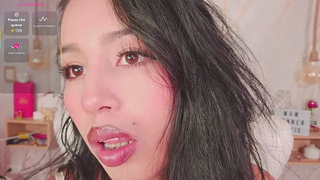 Miss Charlottet online show from March 25, 2026, 8:37 pm