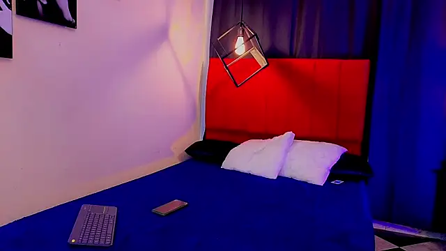 Room 69x online show from September 16, 2025, 12:50 pm