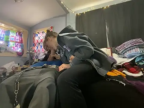 Snapshot of HealthyChatter6 chatting on April 12, 2026, 6:46 pm HealthyChatter6 online show from April 12, 2026, 6:46 pm