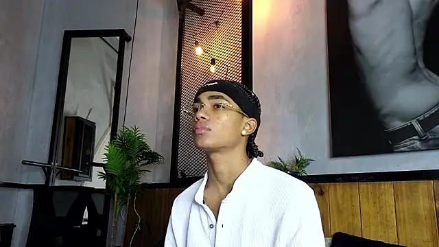 AlanCutee online show from March 8, 2026, 3:27 pm