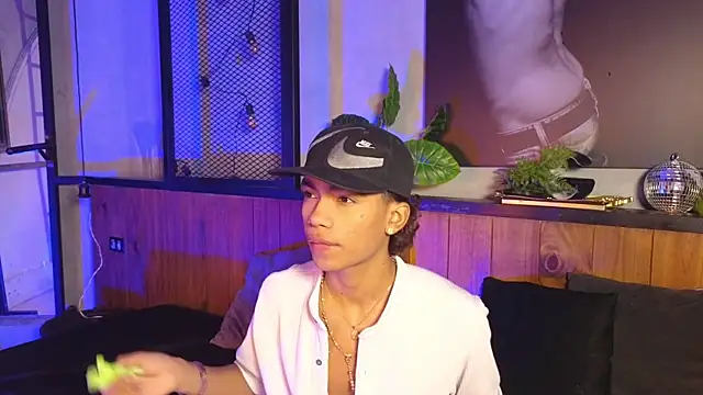 Snapshot of AlanCutee chatting on April 23, 2026, 12:29 pm AlanCutee online show from April 23, 2026, 12:29 pm