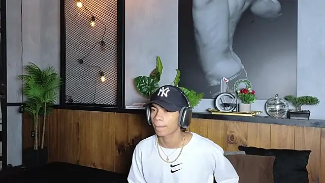 Snapshot of AlanCutee chatting on May 13, 2026, 1:30 pm AlanCutee online show from May 13, 2026, 1:30 pm