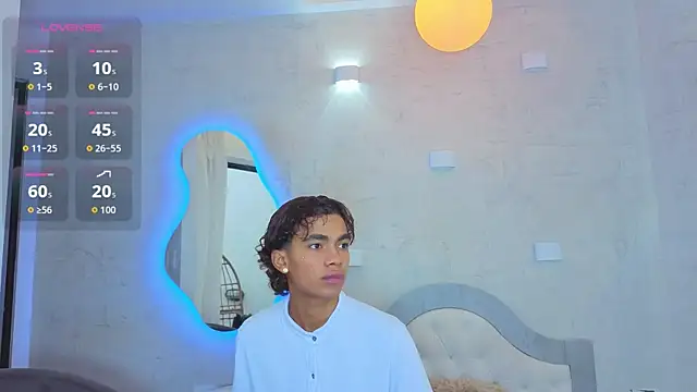 Snapshot of AlanCutee chatting on May 19, 2026, 12:44 pm AlanCutee online show from May 19, 2026, 12:44 pm