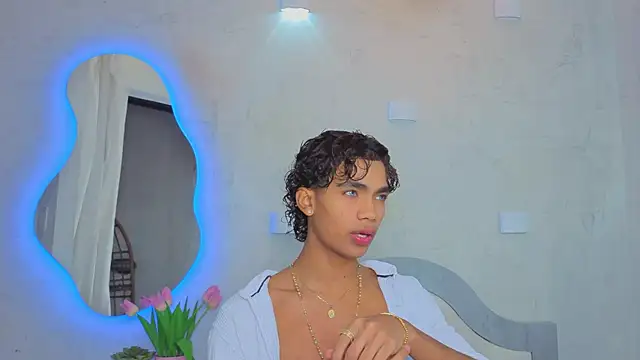 Snapshot of AlanCutee chatting on May 25, 2026, 3:56 am AlanCutee online show from May 25, 2026, 3:56 am