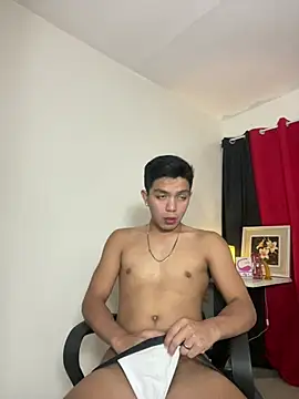 Snapshot of Hunky_paul chatting on July 19, 2026, 12:53 pm Hunky paul online show from July 19, 2026, 12:53 pm