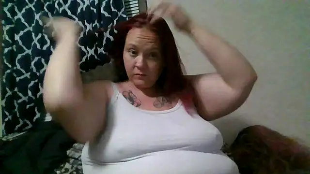 Snapshot of ThickkkMama420 chatting on April 22, 2026, 9:44 am ThickkkMama420 online show from April 22, 2026, 9:44 am