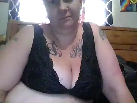 Snapshot of ThickkkMama420 chatting on May 6, 2026, 10:59 pm ThickkkMama420 online show from May 6, 2026, 10:59 pm