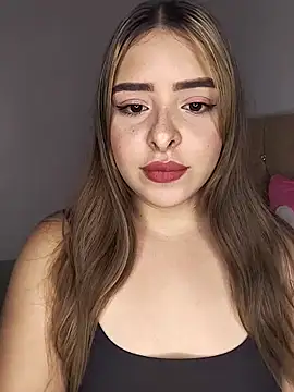 Nahomy cm online show from February 11, 2026, 7:30 pm