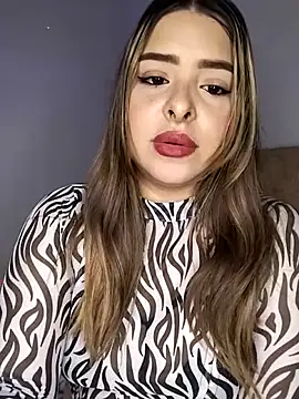 Nahomy cm online show from April 8, 2026, 8:53 pm