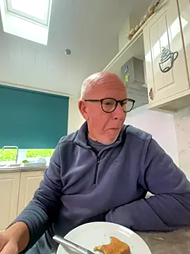 philefc online show from November 14, 2025, 11:42 am