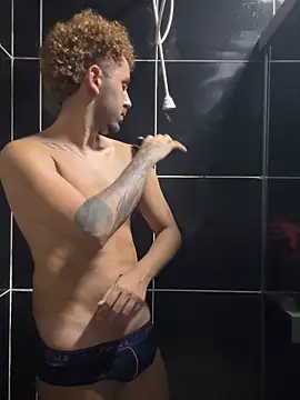 Fumoice online show from December 18, 2025, 9:43 pm