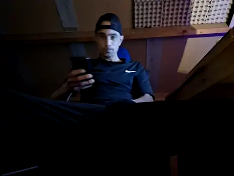 kompiee online show from October 13, 2025, 6:41 pm