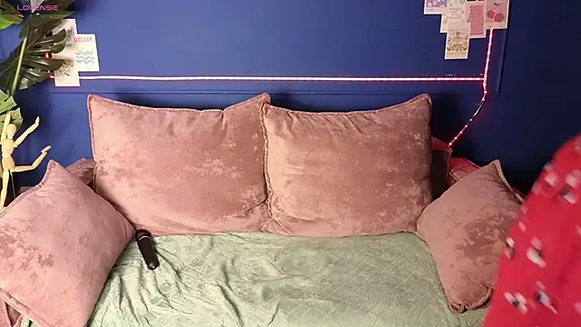 Jesica mooon online show from October 10, 2025, 1:37 am