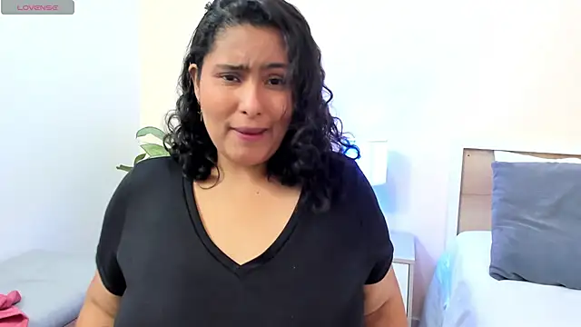 BellaNixs online show from September 12, 2025, 2:55 am