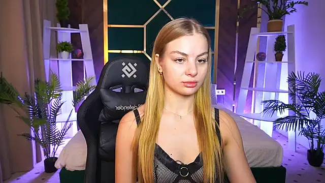 Snapshot of AngyyEyess chatting on October 31, 2025, 2:01 am AngyyEyess online show from October 31, 2025, 2:01 am