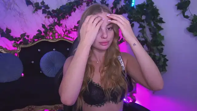 Snapshot of AngyyEyess chatting on November 12, 2025, 1:39 am AngyyEyess online show from November 12, 2025, 1:39 am