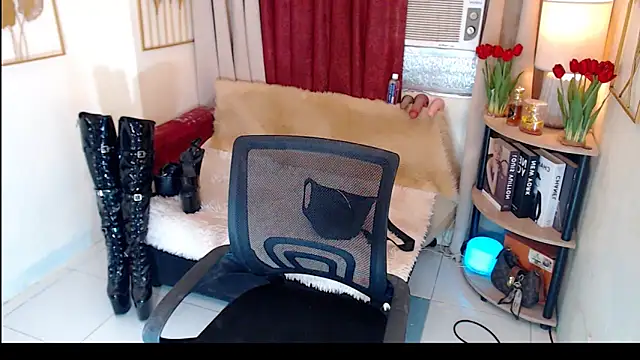 Snapshot of KYLINE_WIILLS chatting on February 19, 2026, 10:00 am KYLINE WIILLS online show from February 19, 2026, 10:00 am