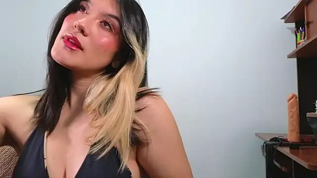 Sweetlolita online show from September 19, 2025, 3:41 am