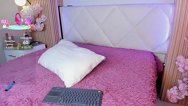 veronica hill  online show from March 25, 2026, 3:12 am