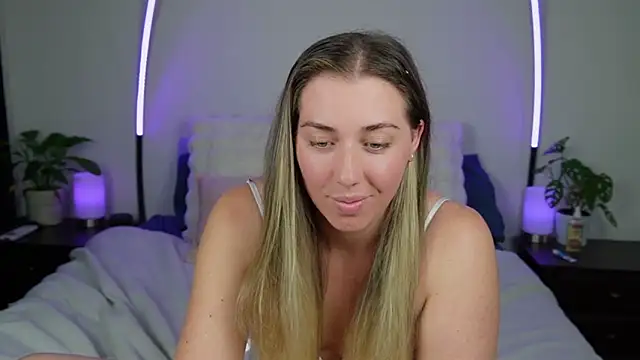 Snapshot of louiseberkeley chatting on October 7, 2025, 12:46 pm louiseberkeley online show from October 7, 2025, 12:46 pm