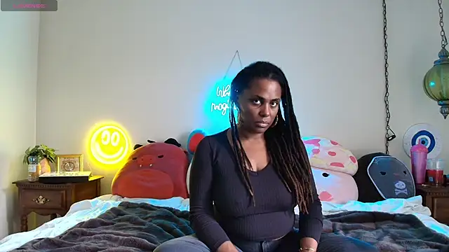 Snapshot of GigiMcFee chatting on September 23, 2025, 9:18 pm GigiMcFee online show from September 23, 2025, 9:18 pm