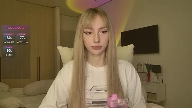 Lunainnk online show from March 15, 2026, 2:28 am