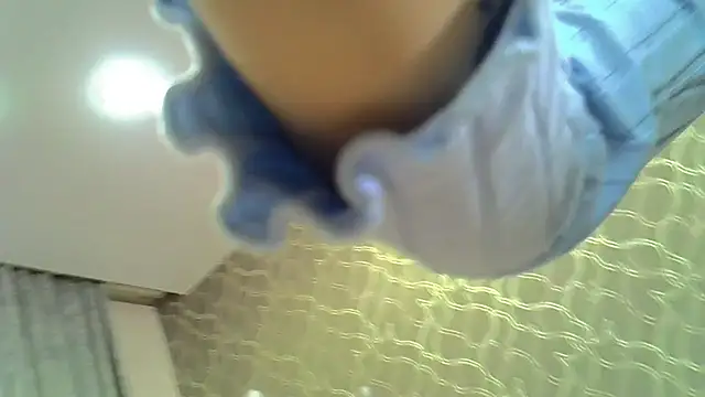 Snapshot of Little_L1ss chatting on October 27, 2025, 2:43 pm Little L1ss online show from October 27, 2025, 2:43 pm