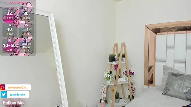 MiaVillalobos online show from September 21, 2025, 3:35 pm