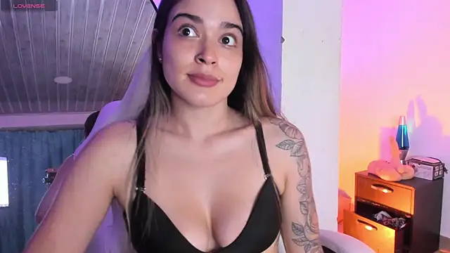 MiaVillalobos online show from May 27, 2026, 12:29 am