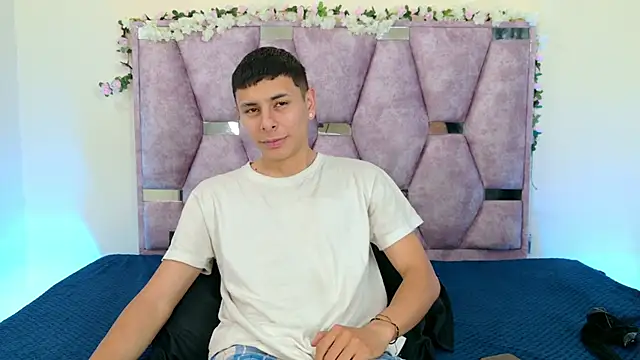 lana and liam  online show from March 1, 2026, 11:23 am