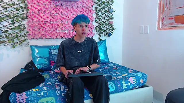 iam lukas   online show from September 9, 2025, 3:17 am