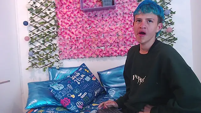 iam lukas   online show from September 15, 2025, 7:36 pm