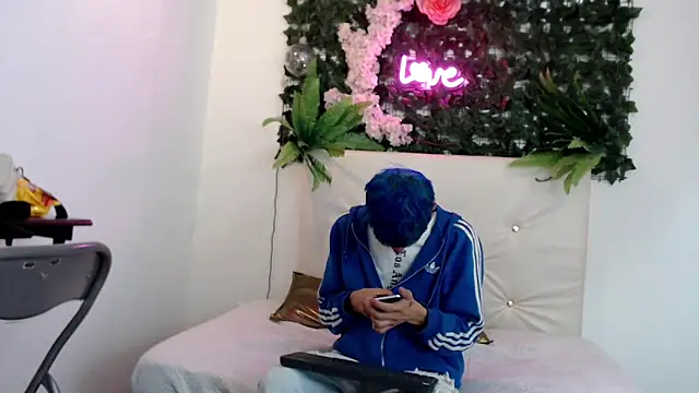 iam lukas   online show from September 25, 2025, 2:04 am