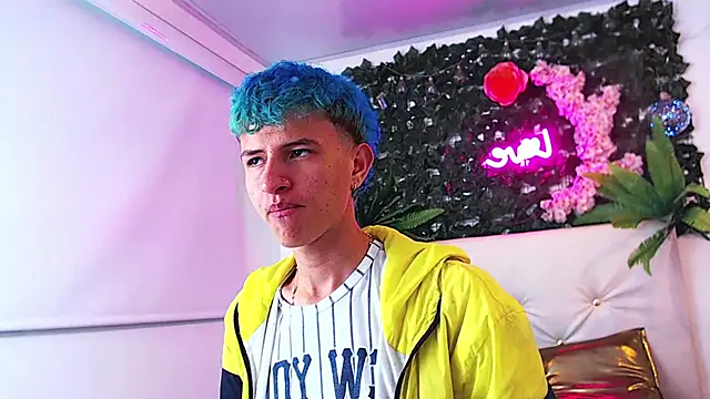 iam lukas   online show from October 9, 2025, 3:15 am