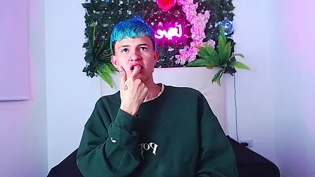 iam lukas   online show from October 10, 2025, 3:27 am