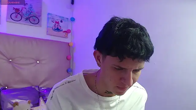 iam lukas   online show from December 15, 2025, 6:45 pm