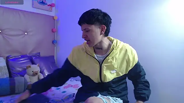 iam lukas   online show from December 17, 2025, 3:18 pm