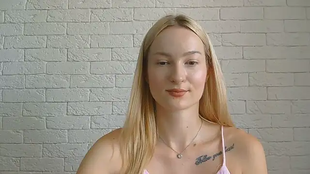 Snapshot of Alice_Sweet_01 chatting on July 15, 2026, 11:37 am Alice Sweet 01 online show from July 15, 2026, 11:37 am