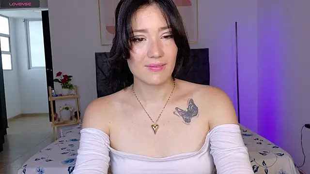 Eliih 01 online show from October 13, 2025, 9:48 pm