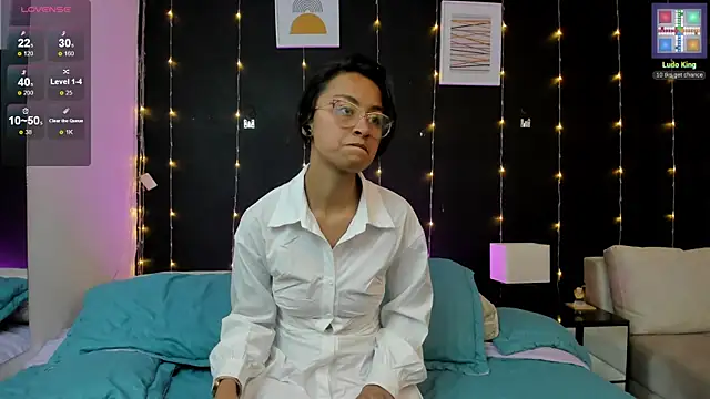 bravepetunia online show from September 13, 2025, 12:16 pm