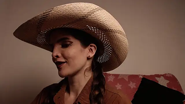 Alahia skyy online show from October 16, 2025, 9:32 am