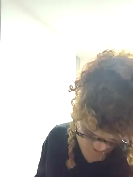 Snapshot of Vikyvoyeur chatting on September 23, 2025, 2:47 am Vikyvoyeur online show from September 23, 2025, 2:47 am