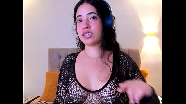 Nicol Chang online show from October 9, 2025, 3:59 am