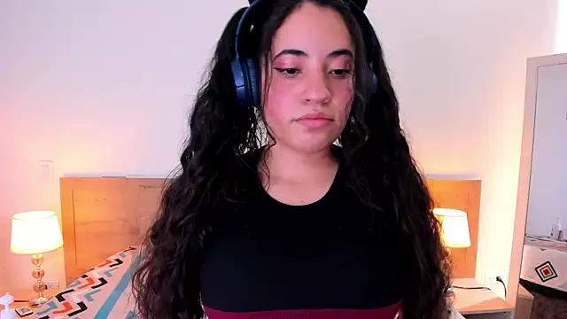 Nicol Chang online show from October 30, 2025, 7:58 pm