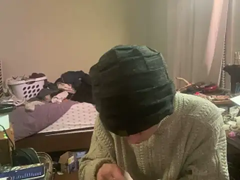 XanderOzzz online show from December 19, 2025, 10:11 am