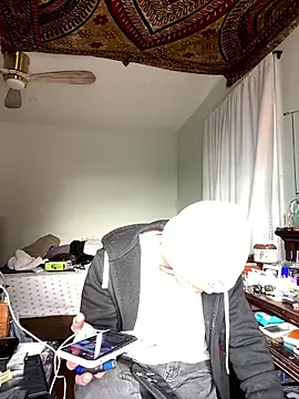 XanderOzzz online show from January 13, 2026, 8:14 pm