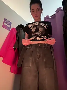 bigJuicyPussy online show from April 1, 2026, 1:41 pm