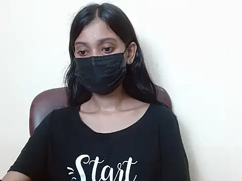 smallcuute online show from September 8, 2025, 7:13 pm